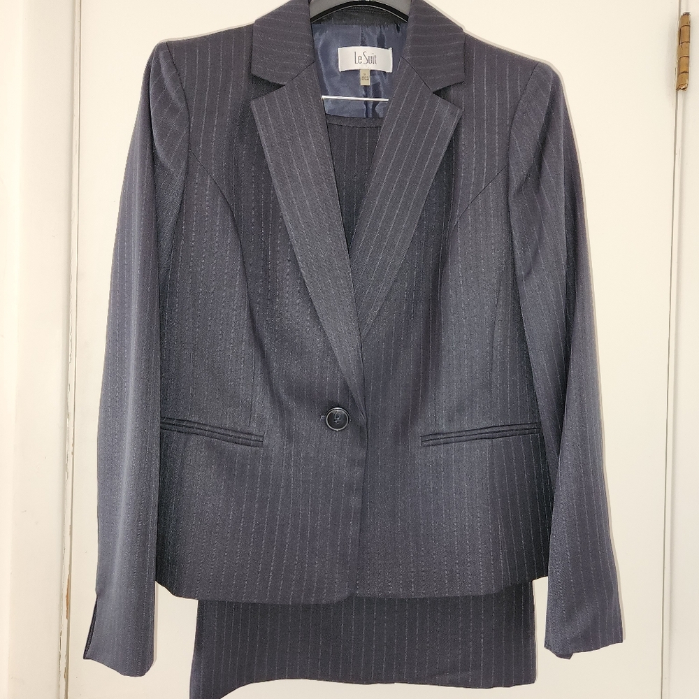 Women's SZ 14 In EUC Le Suit Navy Pinstripe Skirtsuit